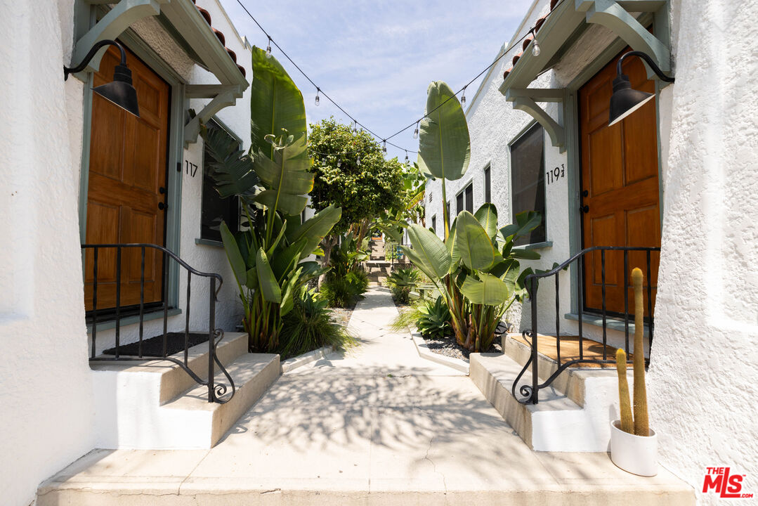 119 Rosemont Ave Unit: 3/4