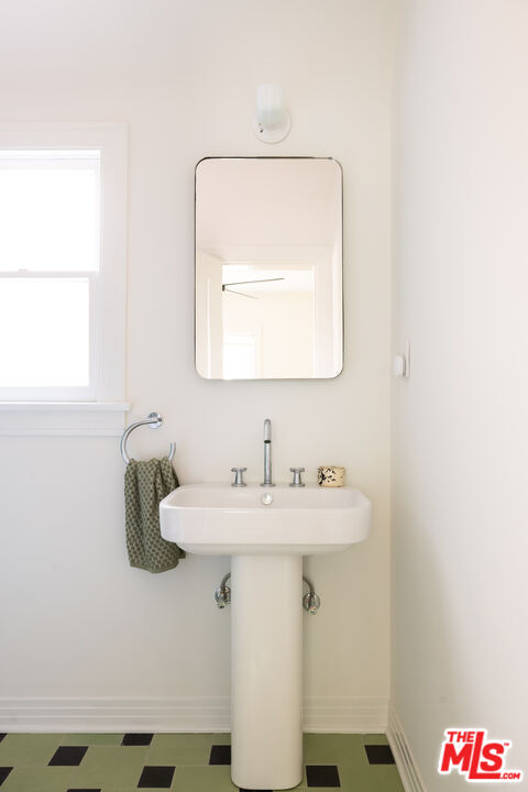 119 Rosemont Ave Unit: 3/4