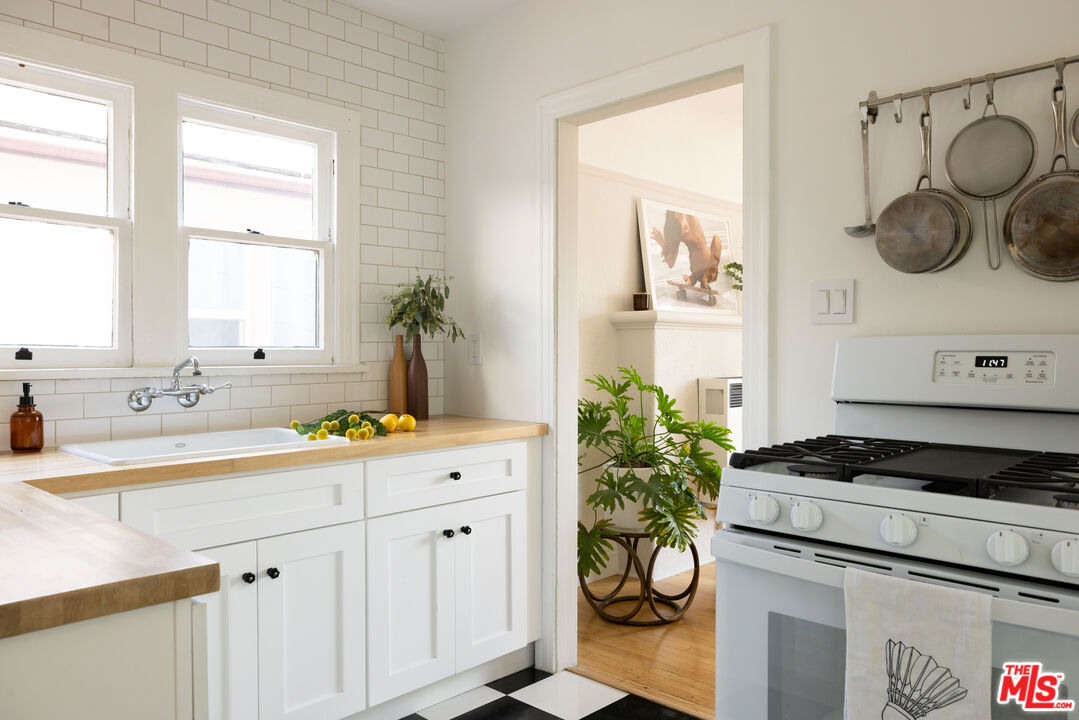 119 Rosemont Ave Unit: 3/4
