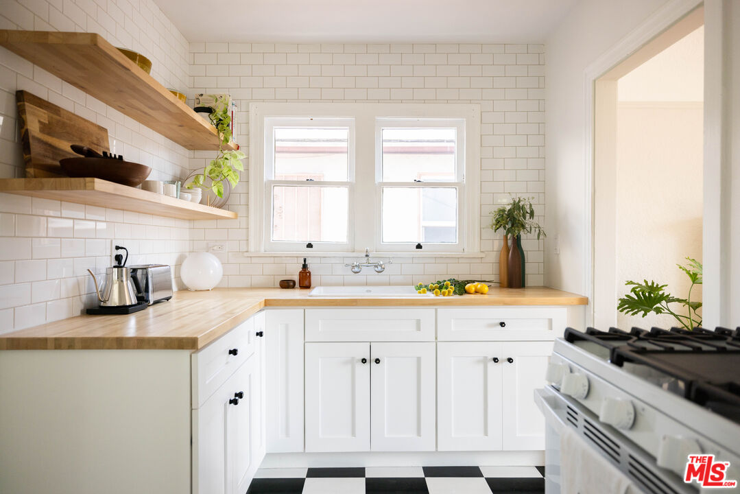 119 Rosemont Ave Unit: 3/4