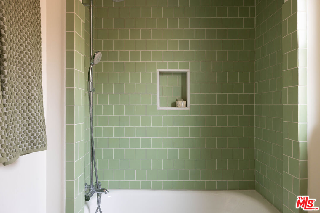 119 Rosemont Ave Unit: 3/4