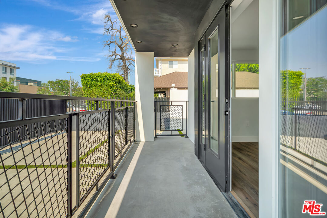 11611 Burbank Blvd Unit: 11611