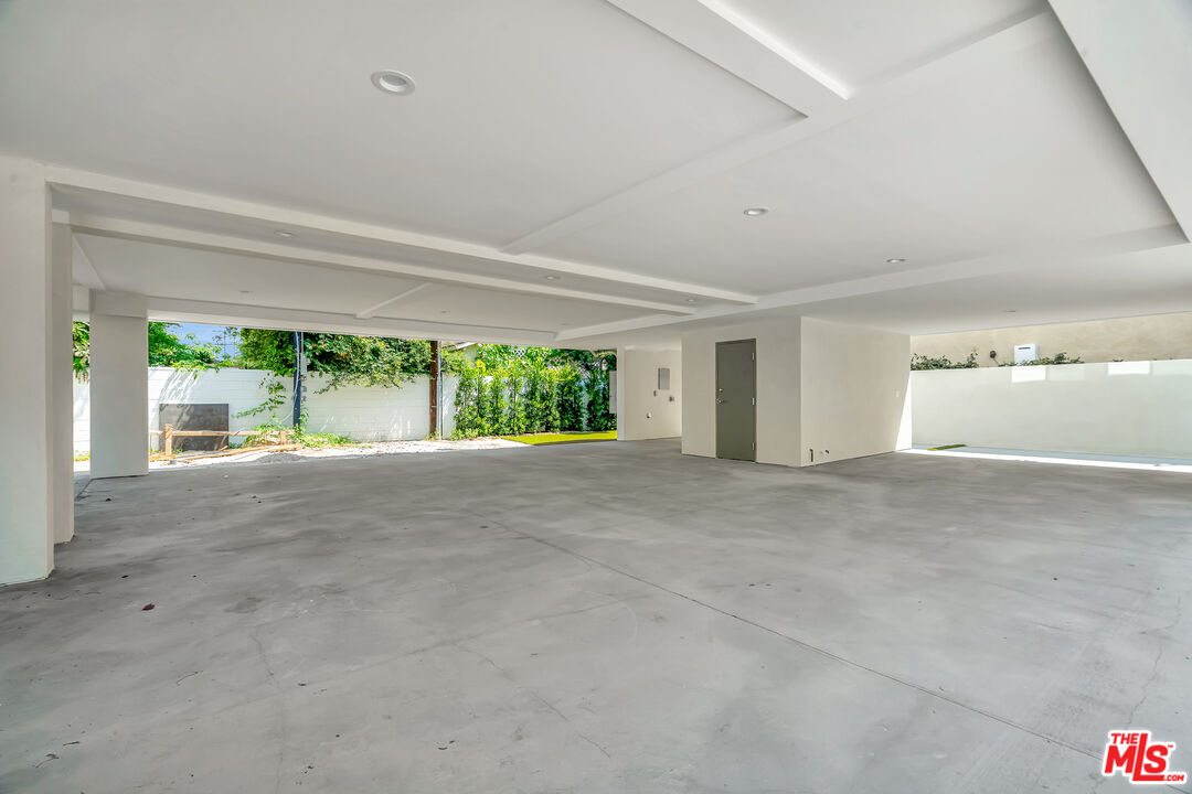 11611 Burbank Blvd Unit: 11611