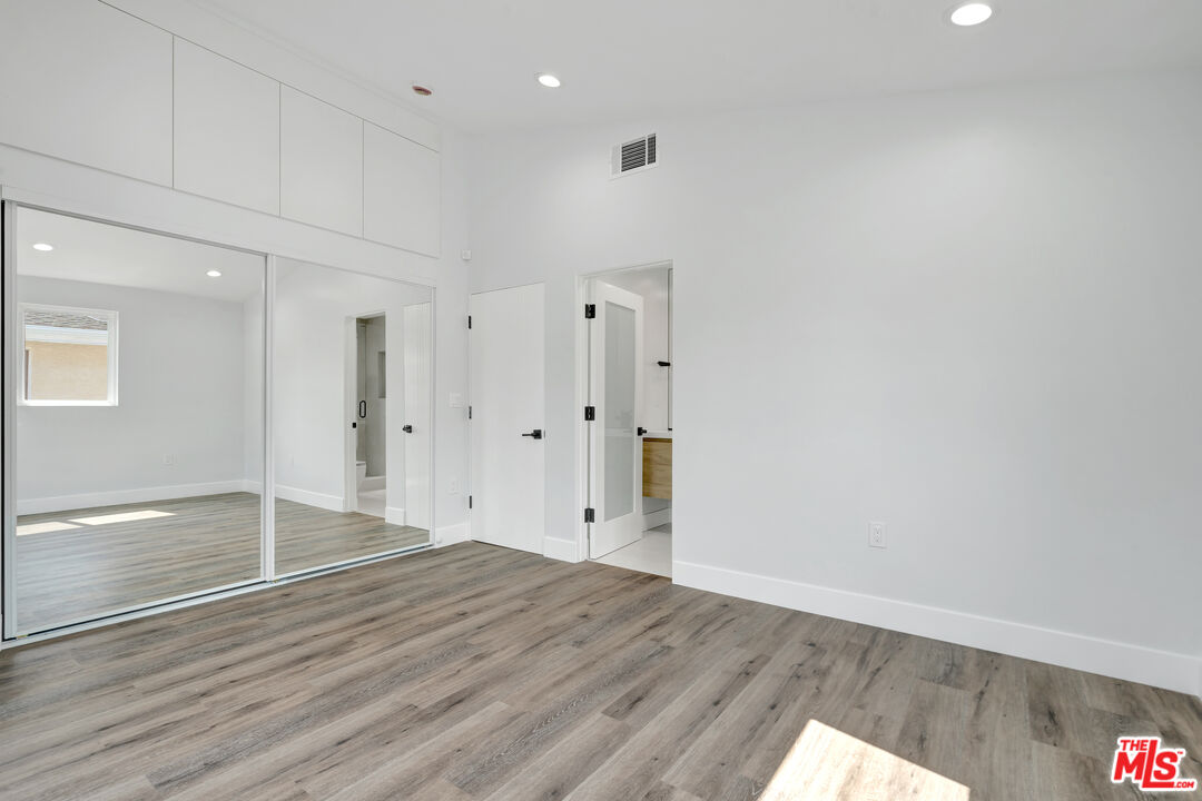 11611 Burbank Blvd Unit: 11611