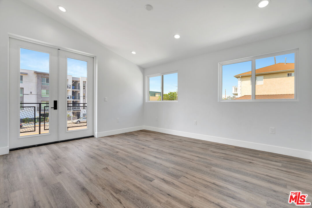 11611 Burbank Blvd Unit: 11611