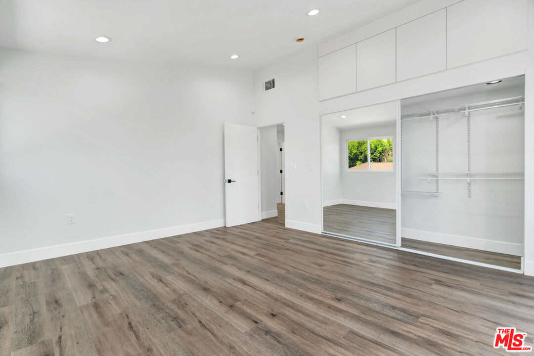 11611 Burbank Blvd Unit: 11611