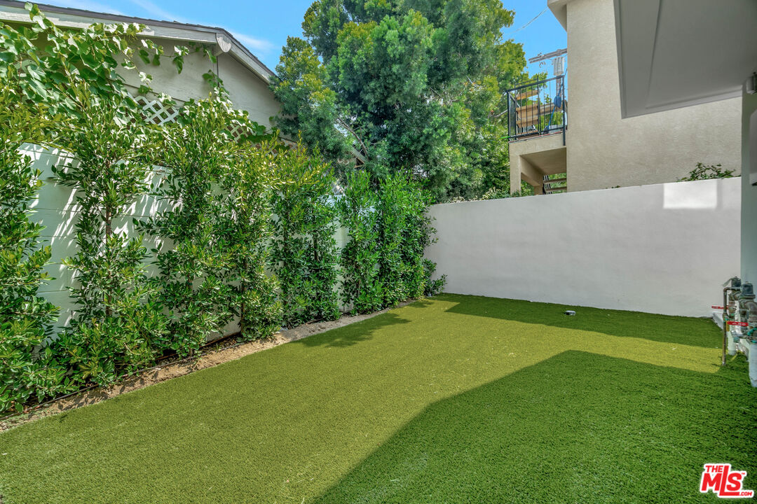 11611 Burbank Blvd Unit: 11611