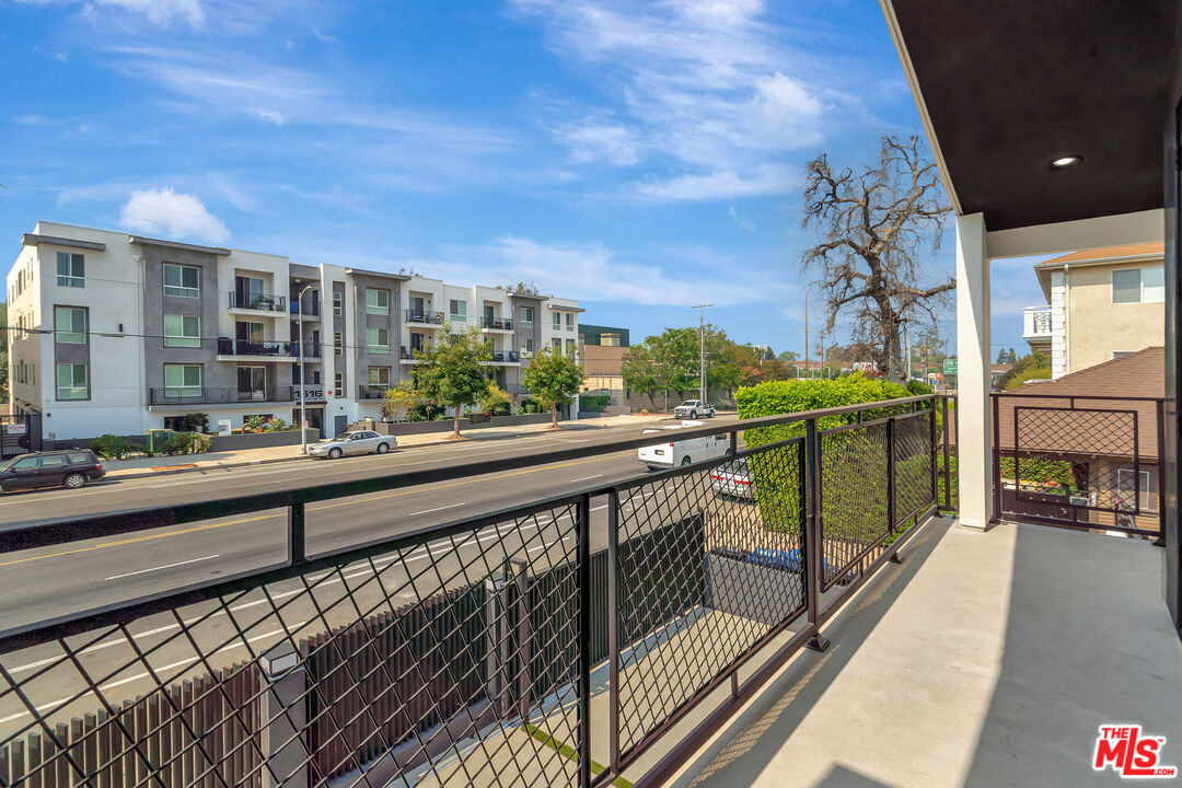 11611 Burbank Blvd Unit: 11611