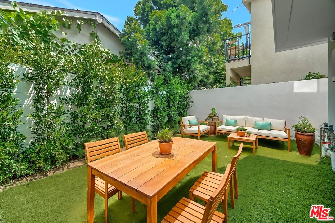 11611 Burbank Blvd Unit: 11611