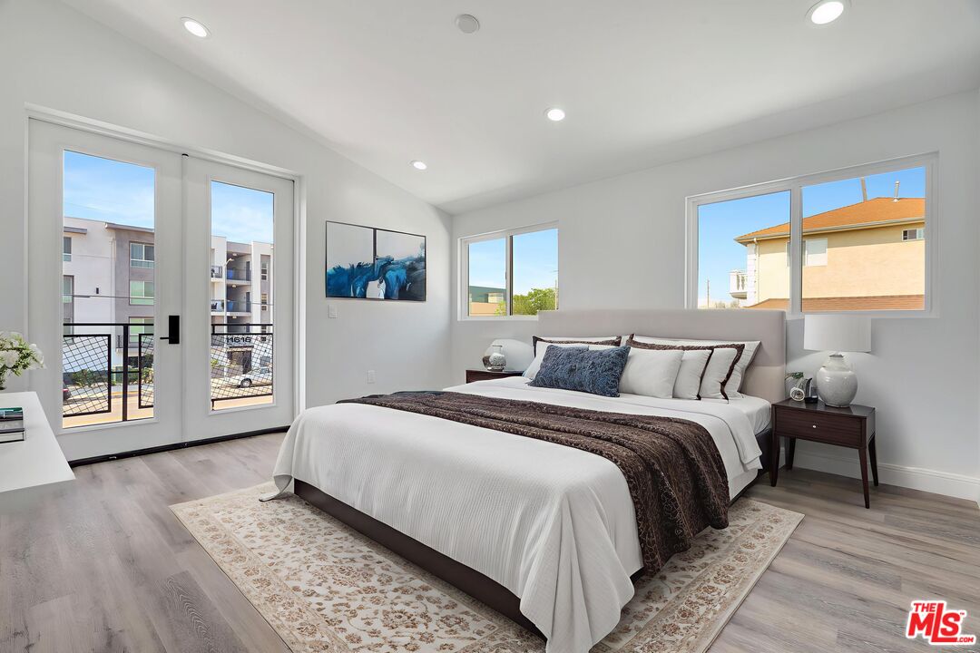 11611 Burbank Blvd Unit: 11611