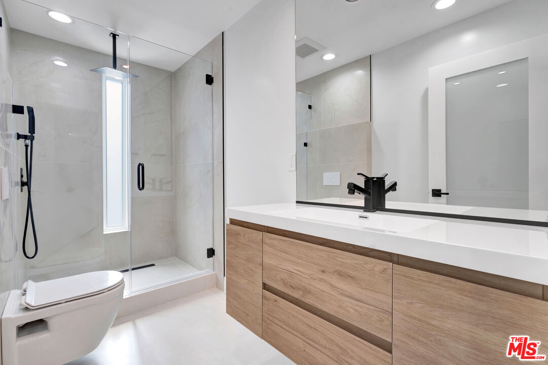 11611 Burbank Blvd Unit: 11611