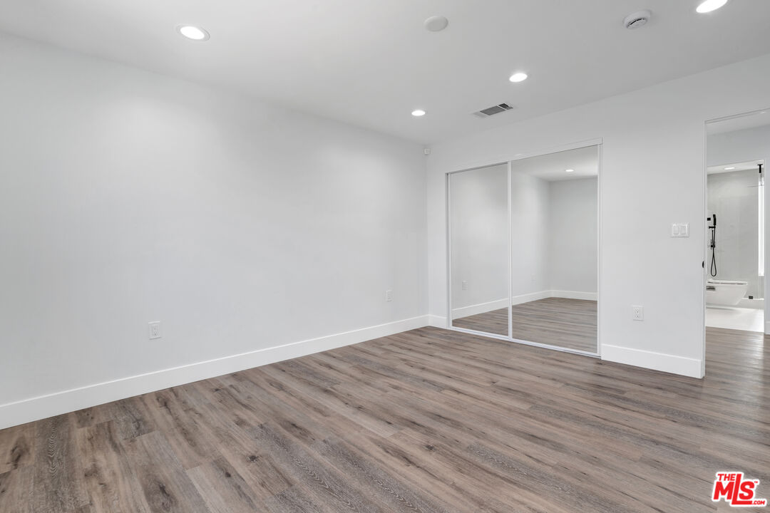 11611 Burbank Blvd Unit: 11611
