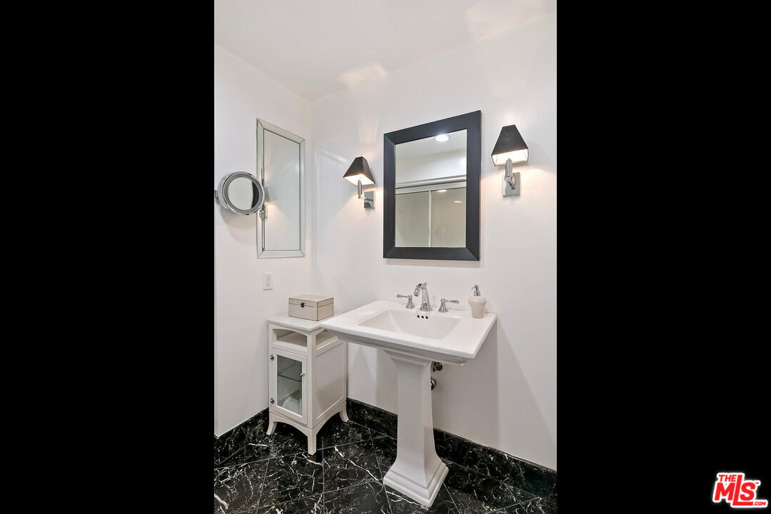 2102 Century Park Ln Unit: 101