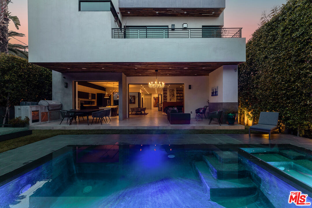 1540 N Curson Ave