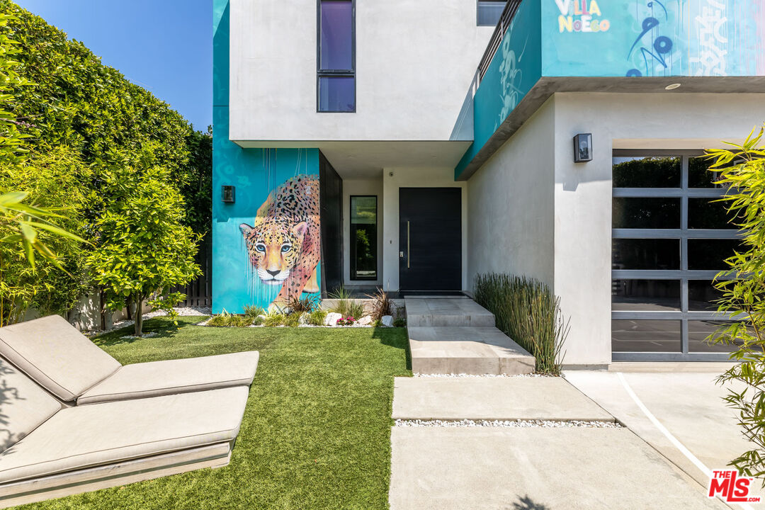 1540 N Curson Ave