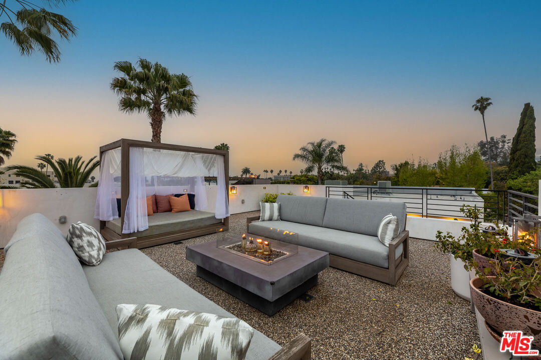 1540 N Curson Ave
