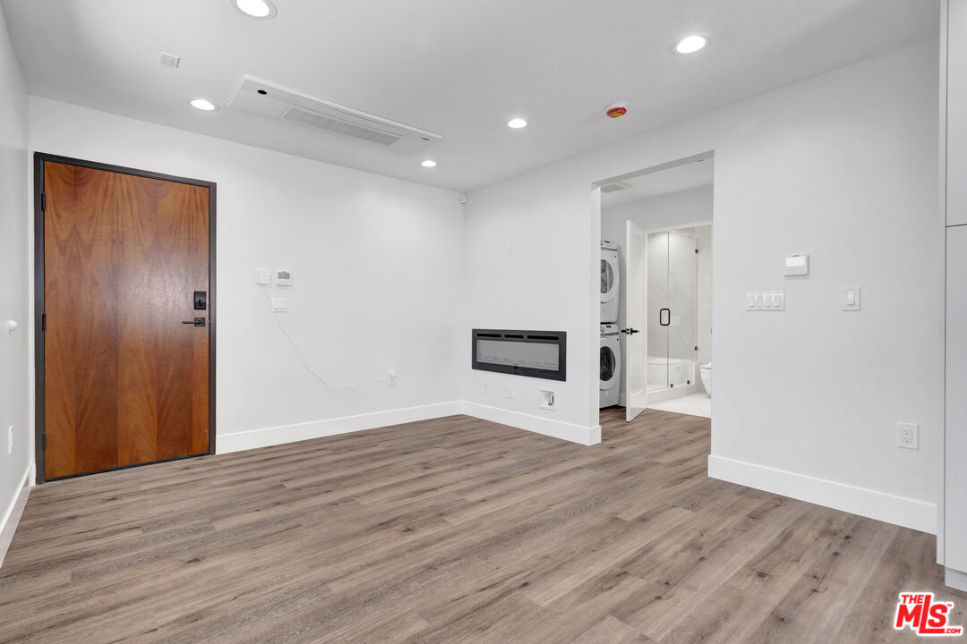 11611 Burbank Blvd Unit: 11615