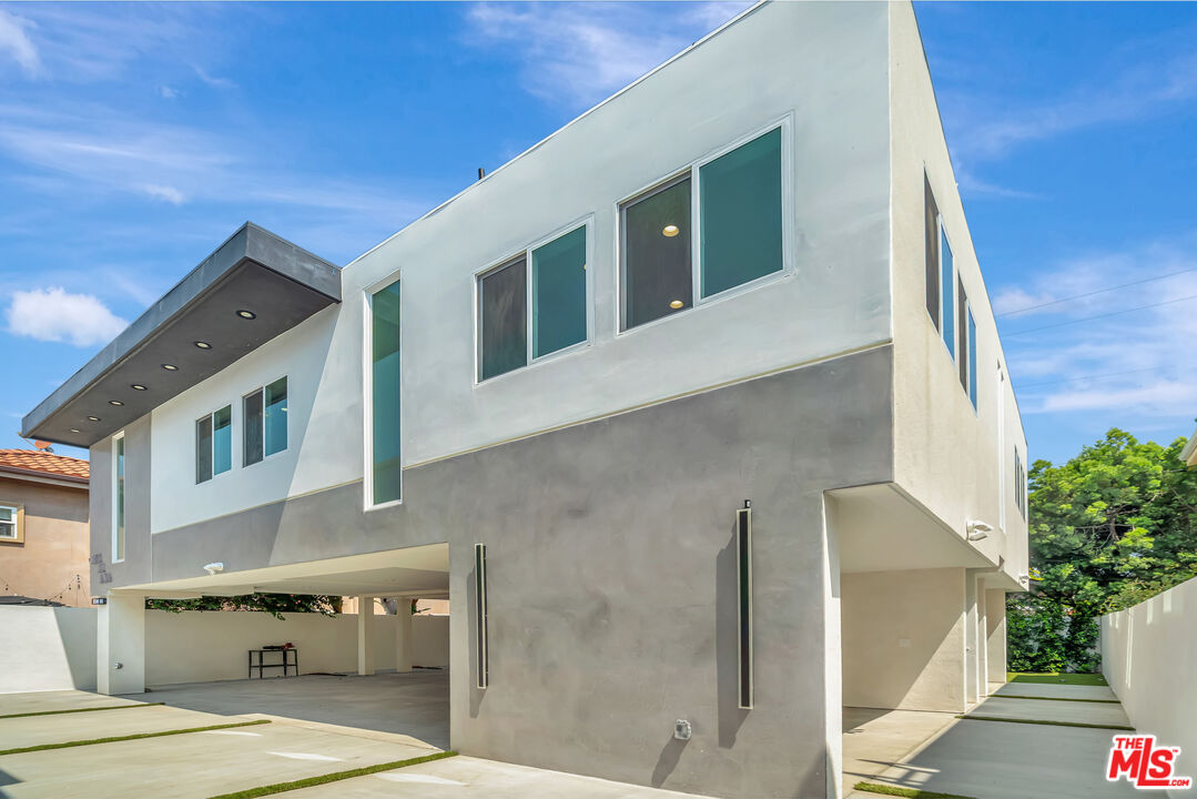 11611 Burbank Blvd Unit: 11615
