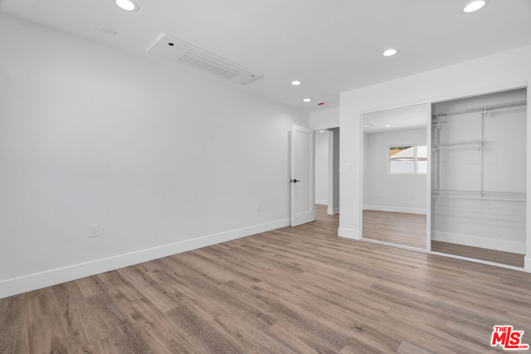 11611 Burbank Blvd Unit: 11615