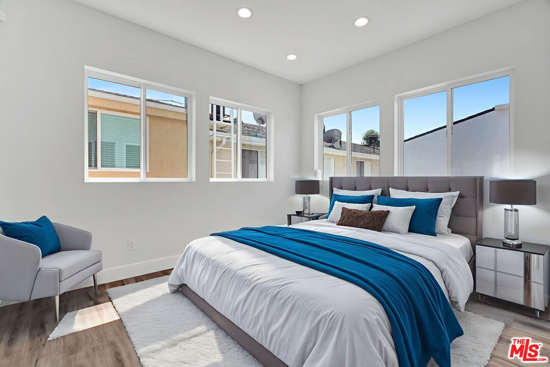 11611 Burbank Blvd Unit: 11615 1/2