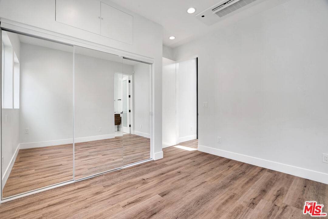 11611 Burbank Blvd Unit: 11615 1/2