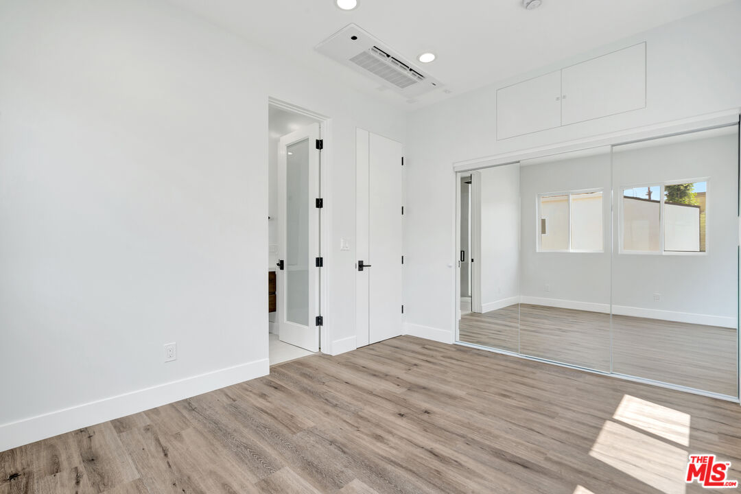 11611 Burbank Blvd Unit: 11615 3/4
