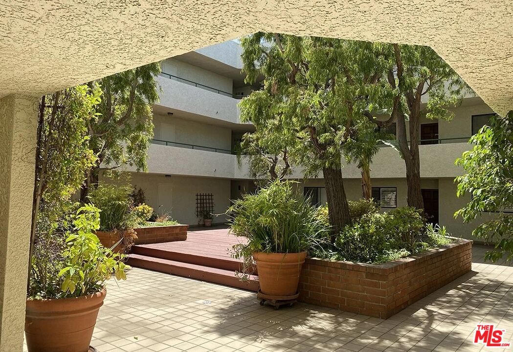 3544 S Centinela Ave Unit: 305