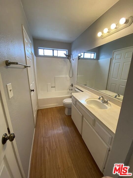 3544 S Centinela Ave Unit: 305