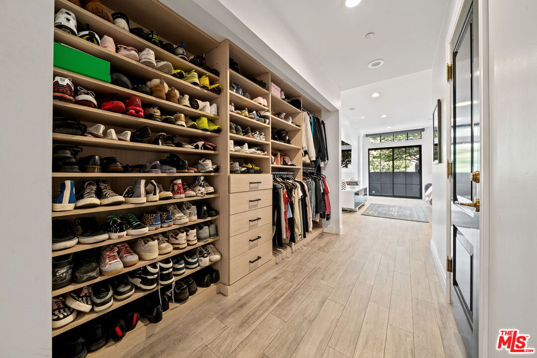 235 S Reeves Dr Unit: 101