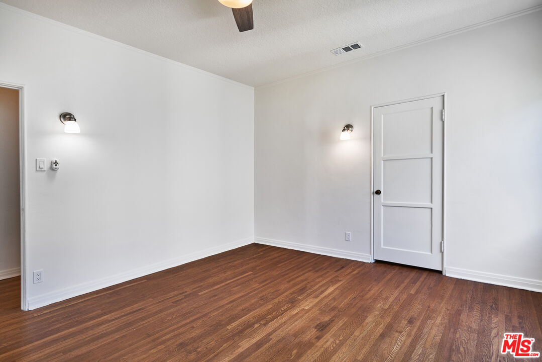 1087 S GENESEE AVE