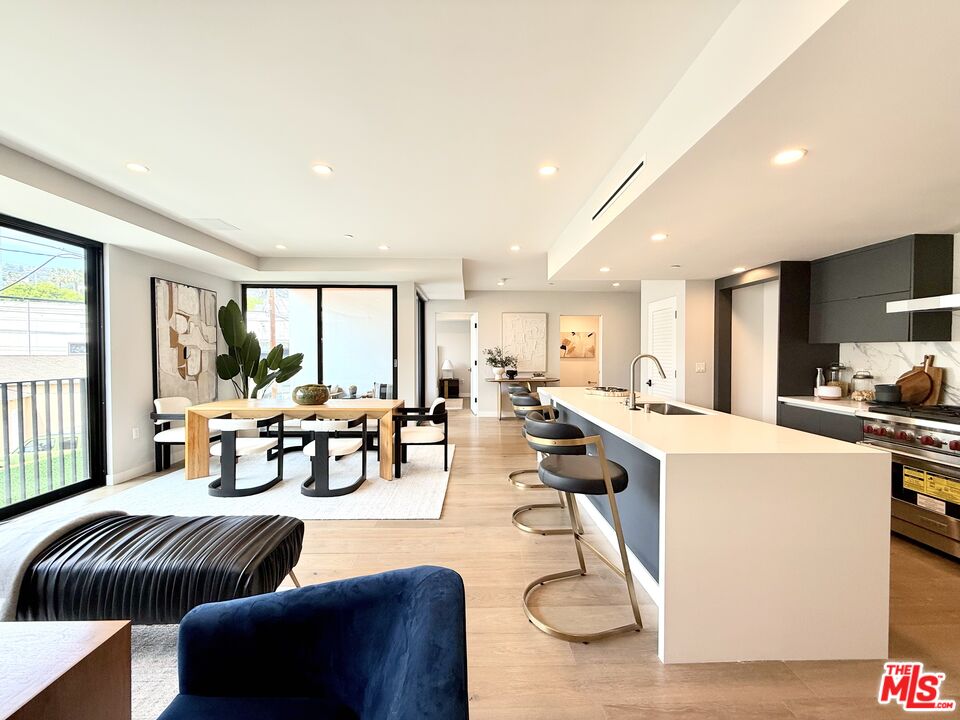 1017 N Croft Ave Unit: 303