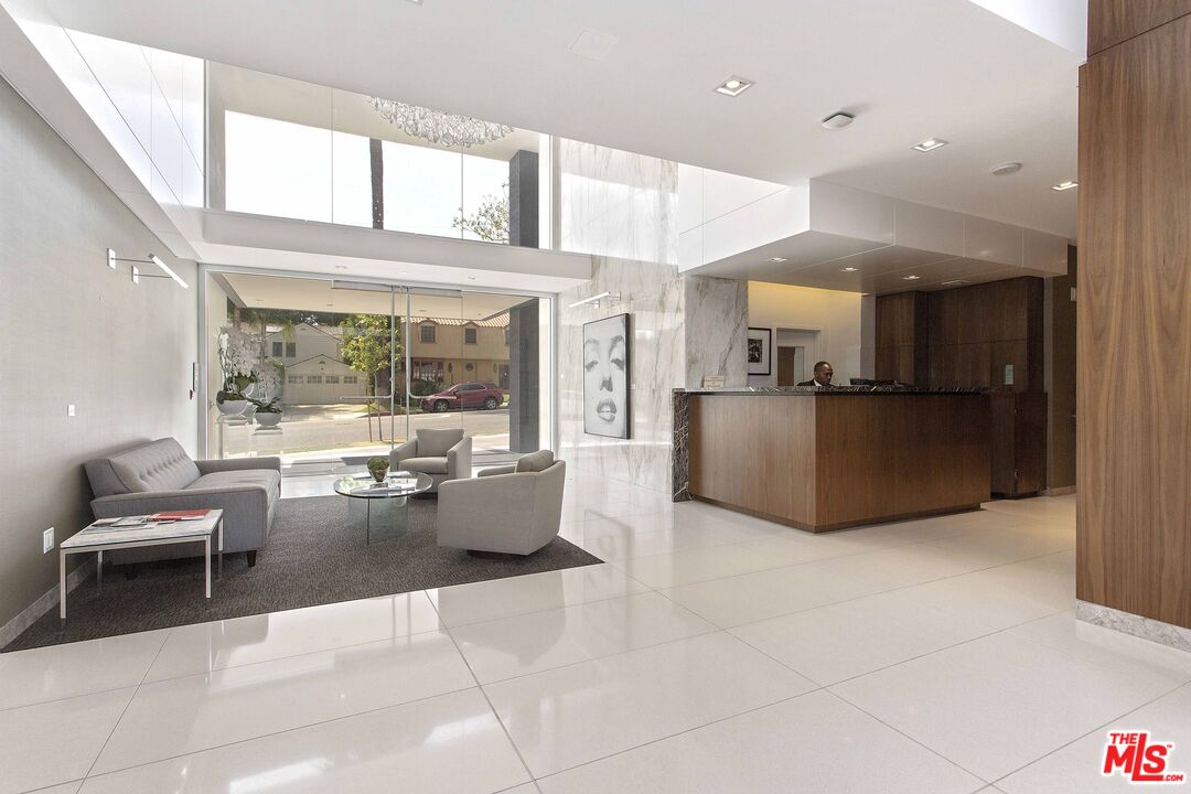 838 N Doheny Dr Unit: 301