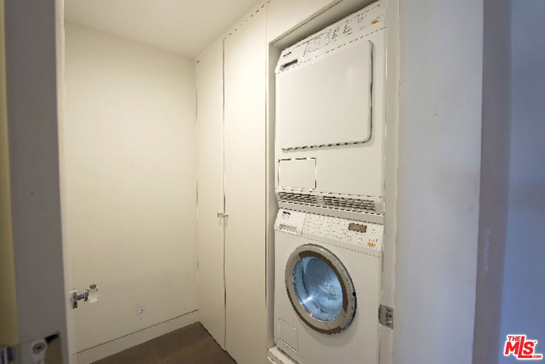 838 N Doheny Dr Unit: 301