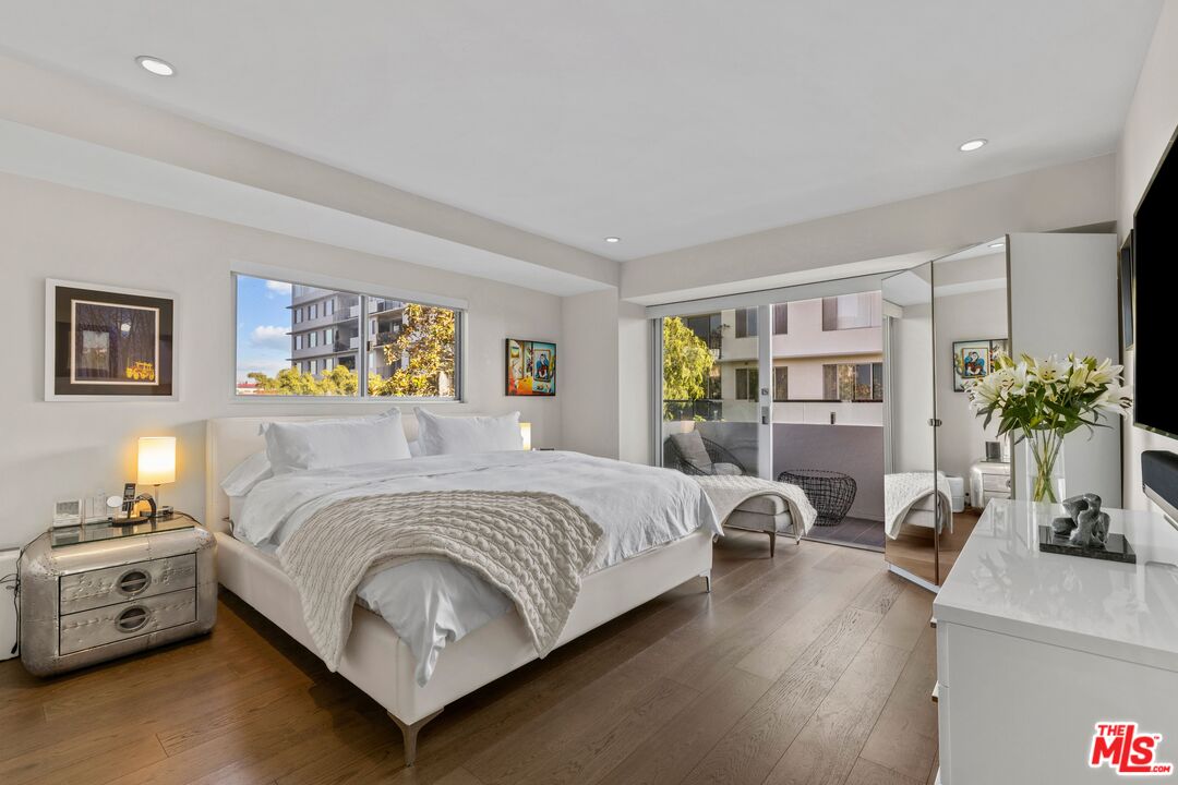 838 N Doheny Dr Unit: 301