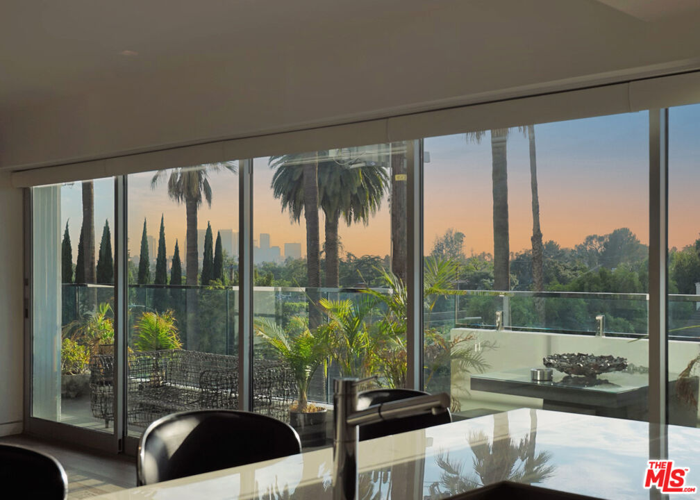 838 N Doheny Dr Unit: 301