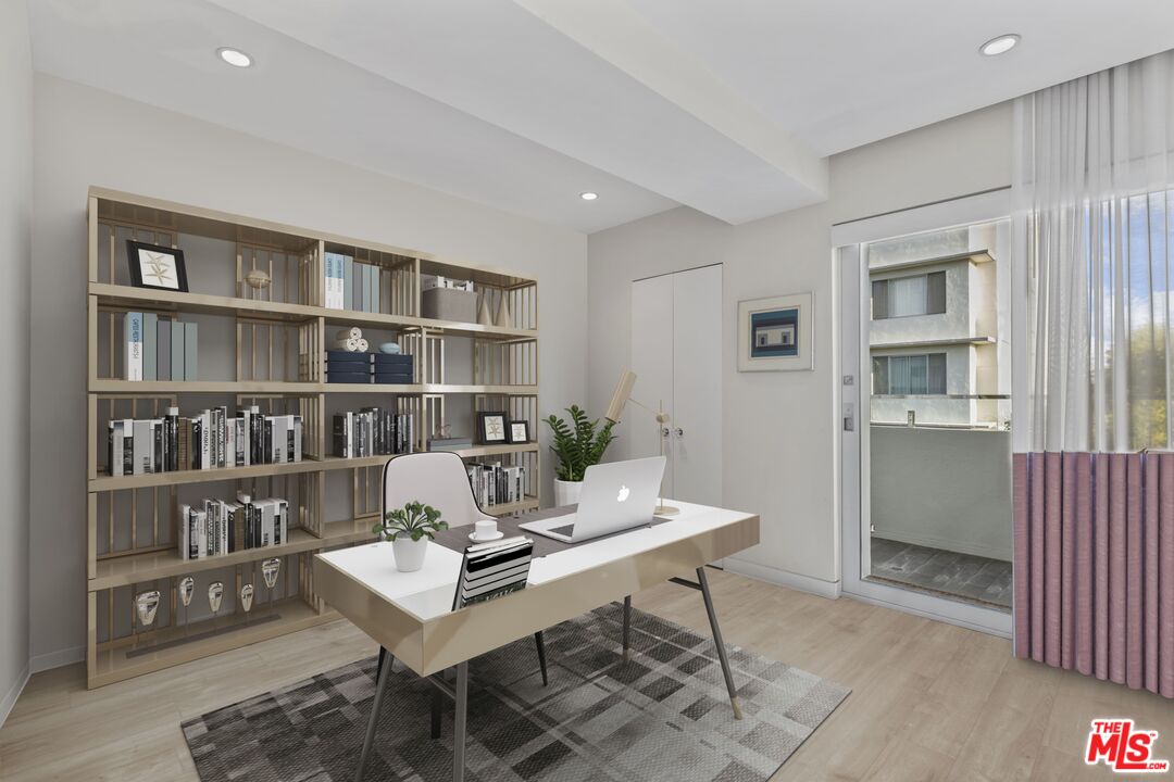 838 N Doheny Dr Unit: 301