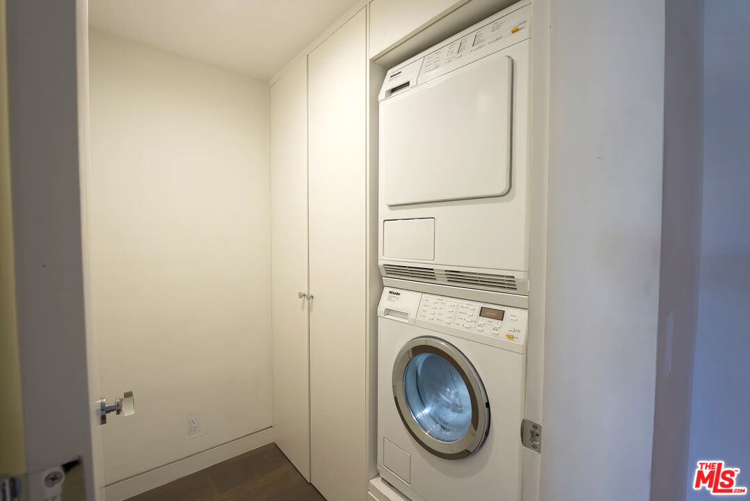 838 N Doheny Dr Unit: 301