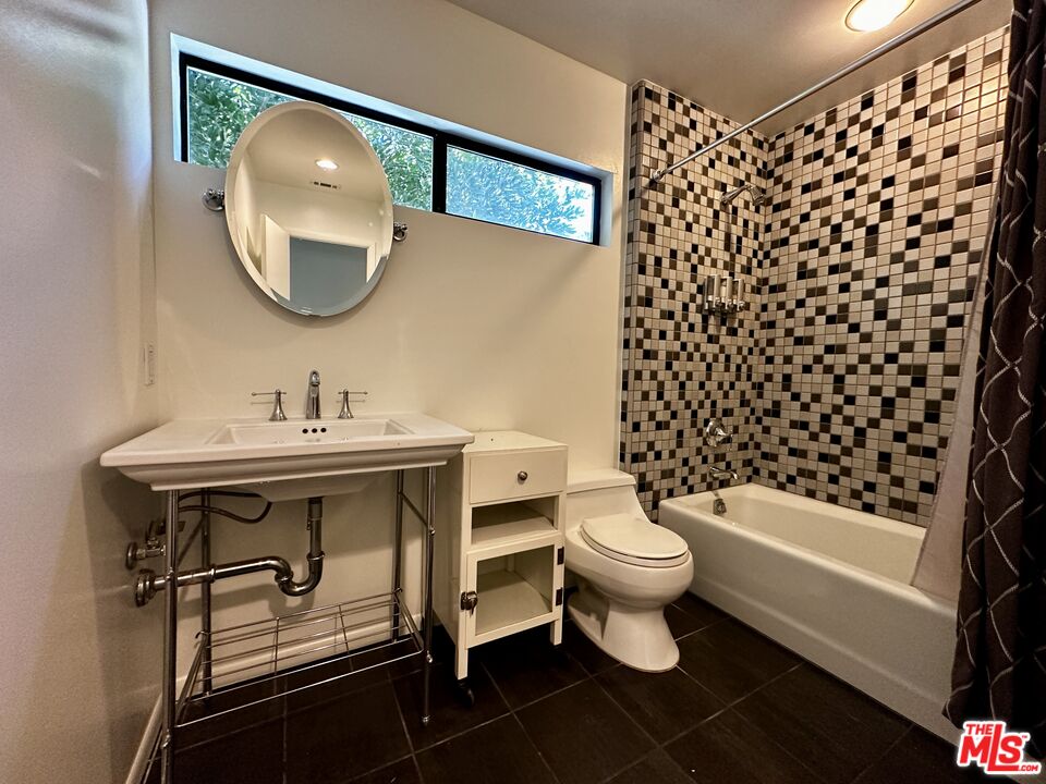2415 Laurel Pass