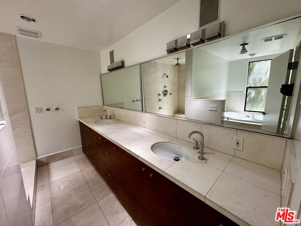 2415 Laurel Pass