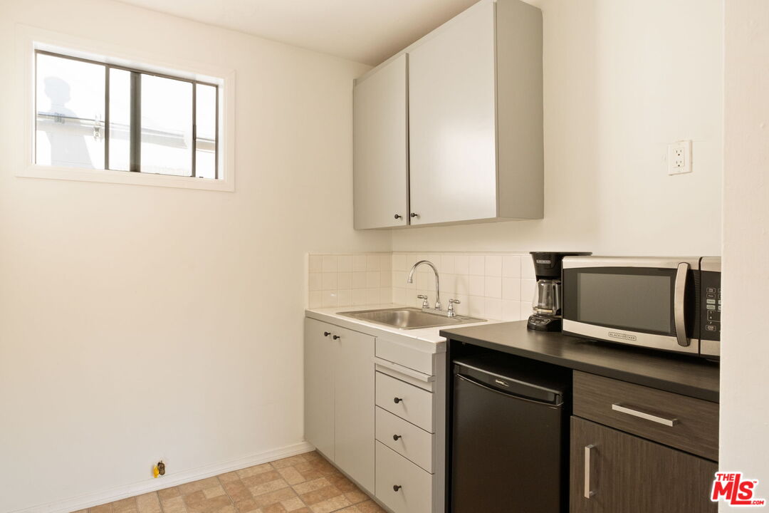 813 N Orange Grove Ave