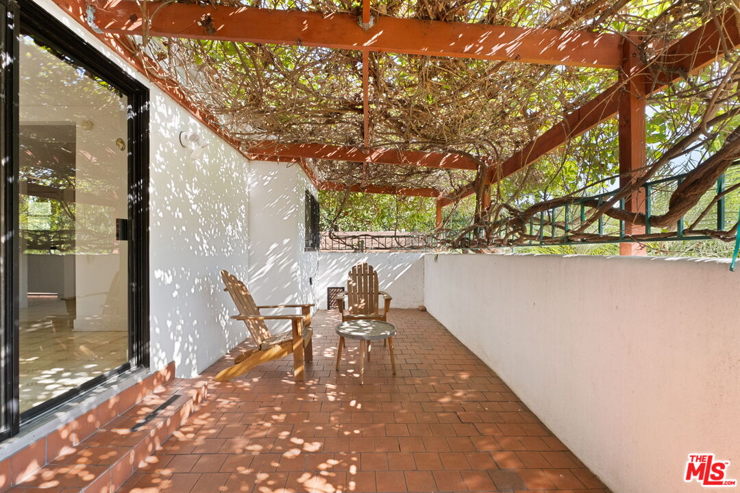 813 N Orange Grove Ave