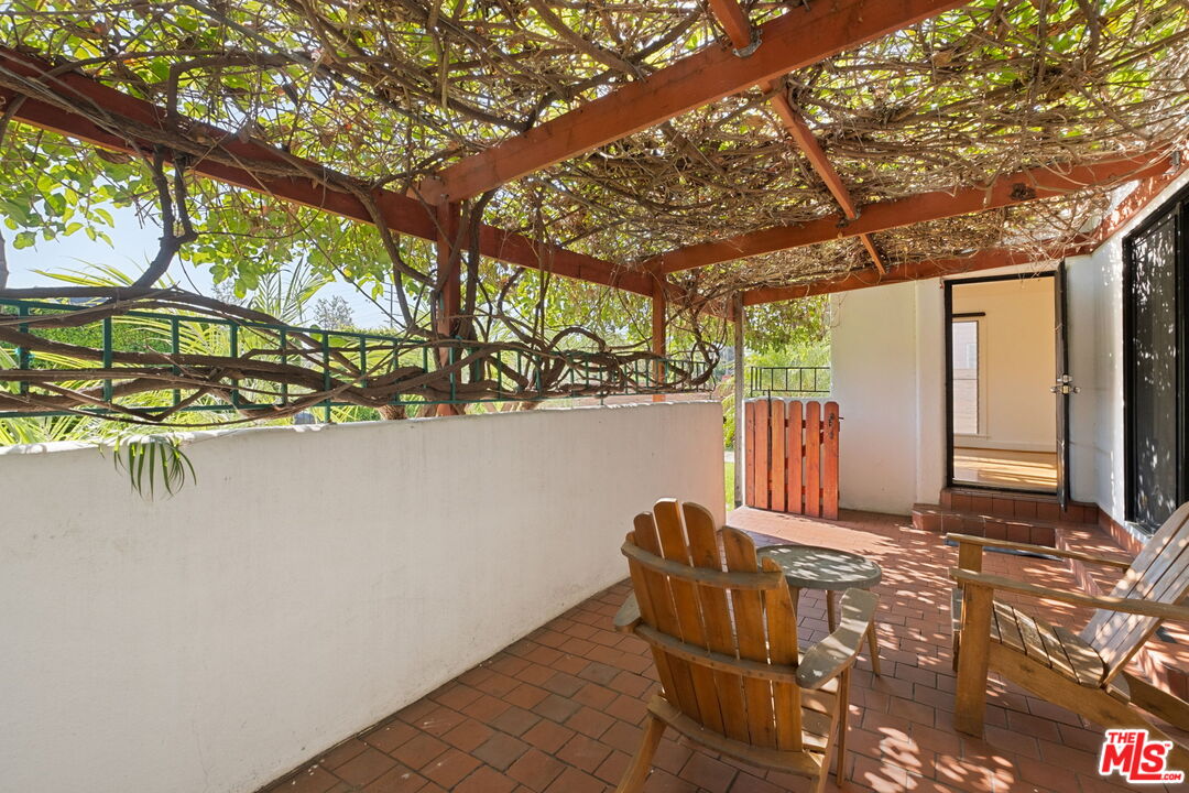 813 N Orange Grove Ave