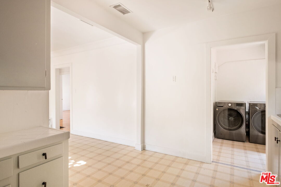 813 N Orange Grove Ave