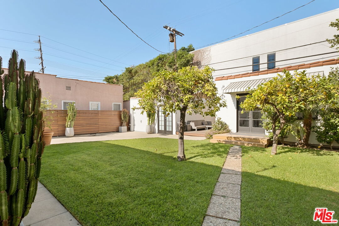 813 N Orange Grove Ave