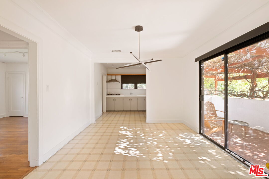 813 N Orange Grove Ave