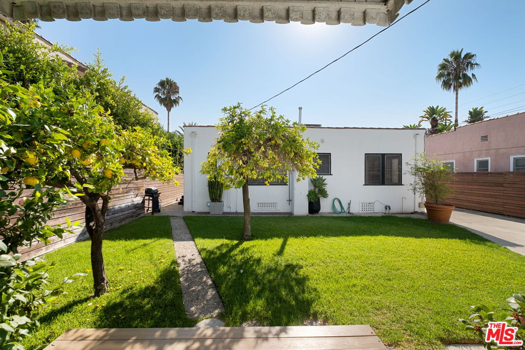 813 N Orange Grove Ave