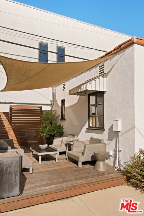 813 N Orange Grove Ave