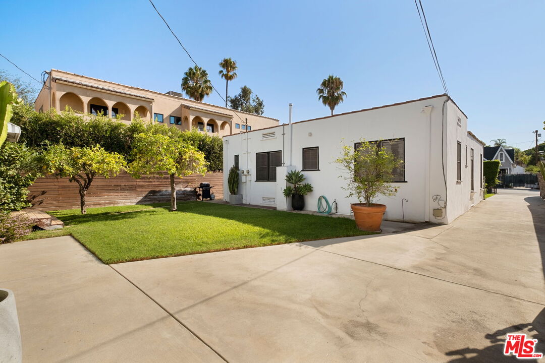 813 N Orange Grove Ave