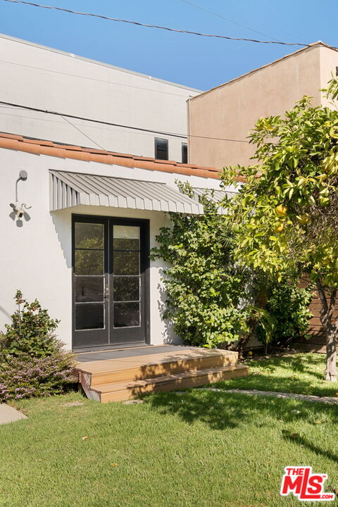 813 N Orange Grove Ave