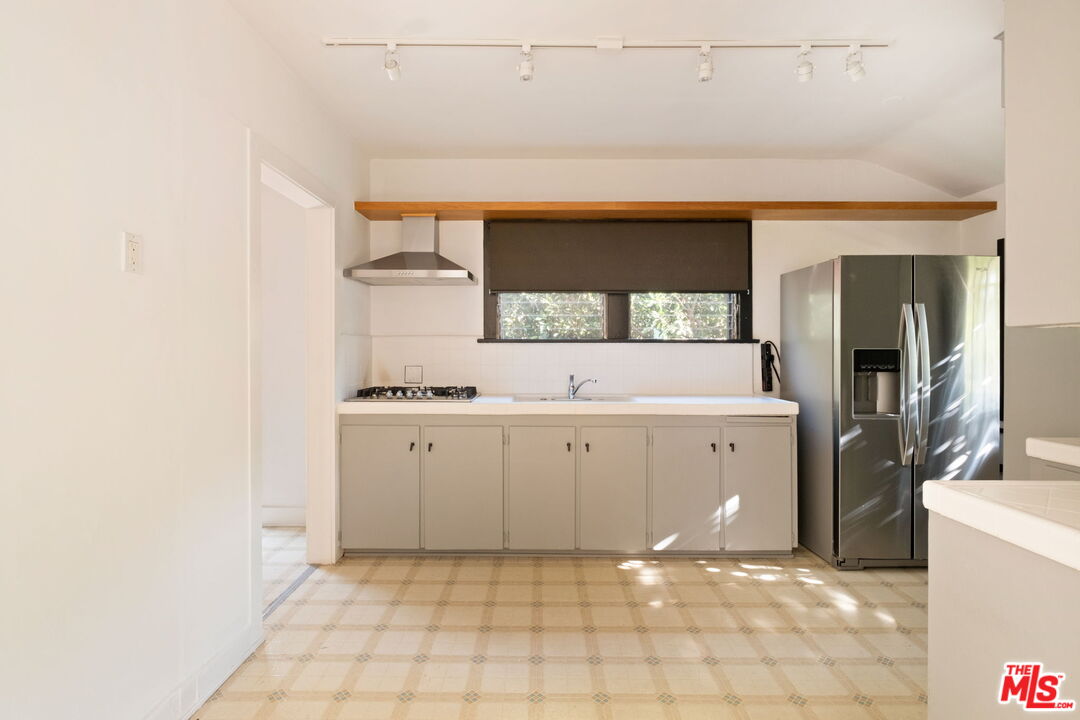 813 N Orange Grove Ave